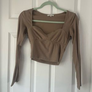 Light brown/tan long-sleeve crop top